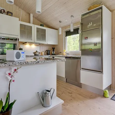 Сasa de vacaciones Four-bedroom Holiday In *