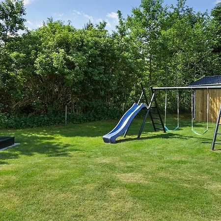 Сasa de vacaciones Four-bedroom Holiday In Hals