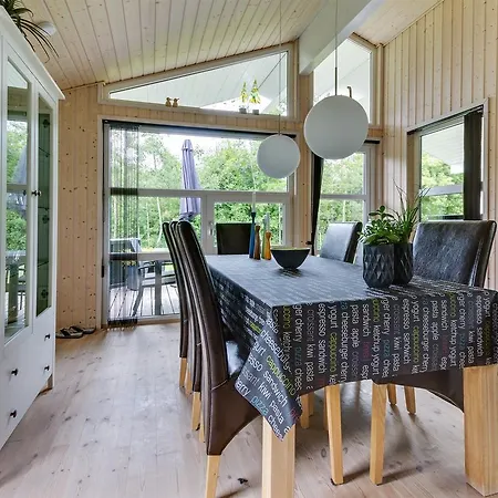 Сasa de vacaciones Four-bedroom Holiday In